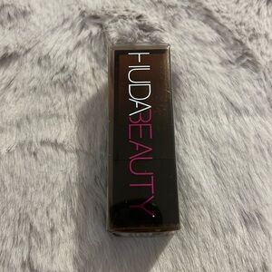 Huda Beauty Power Bullet Cream Glow Bossy Browns Rich